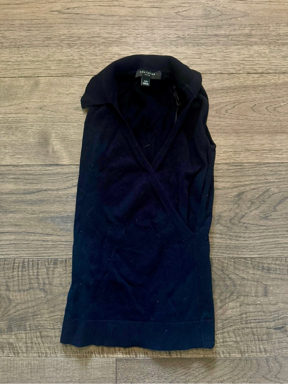 Ann Taylor Black Sleeveless V-Neck Knit Top